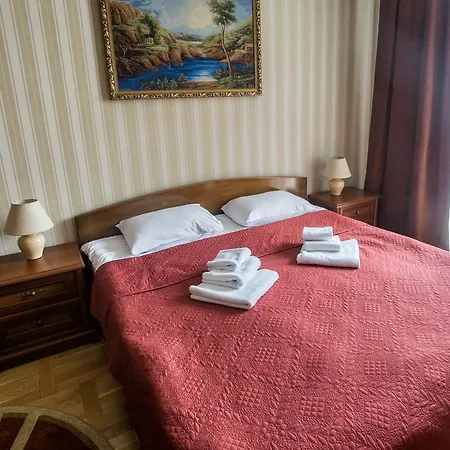 Vivat Hotel *