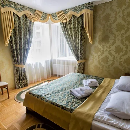 Vivat Hotel *